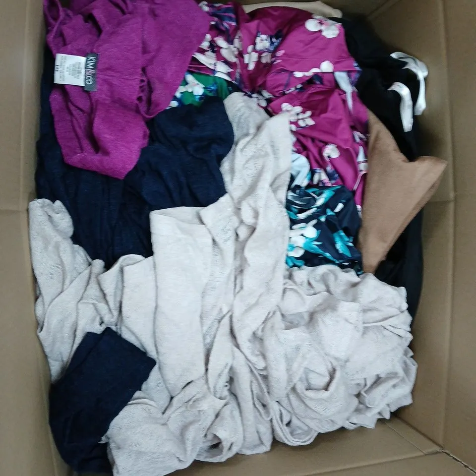 BOX OF APPROXIMATELY 15 ASSORTED CLOTHING ITEMS IN VARIOUS STYLES, COLOURS AND SIZES 