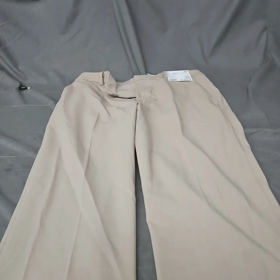 UNIQLO WOMEN’S BEIGE SMART ANKLE TROUSERS – XL (WAIST 32–34½ IN / 81–87 CM)