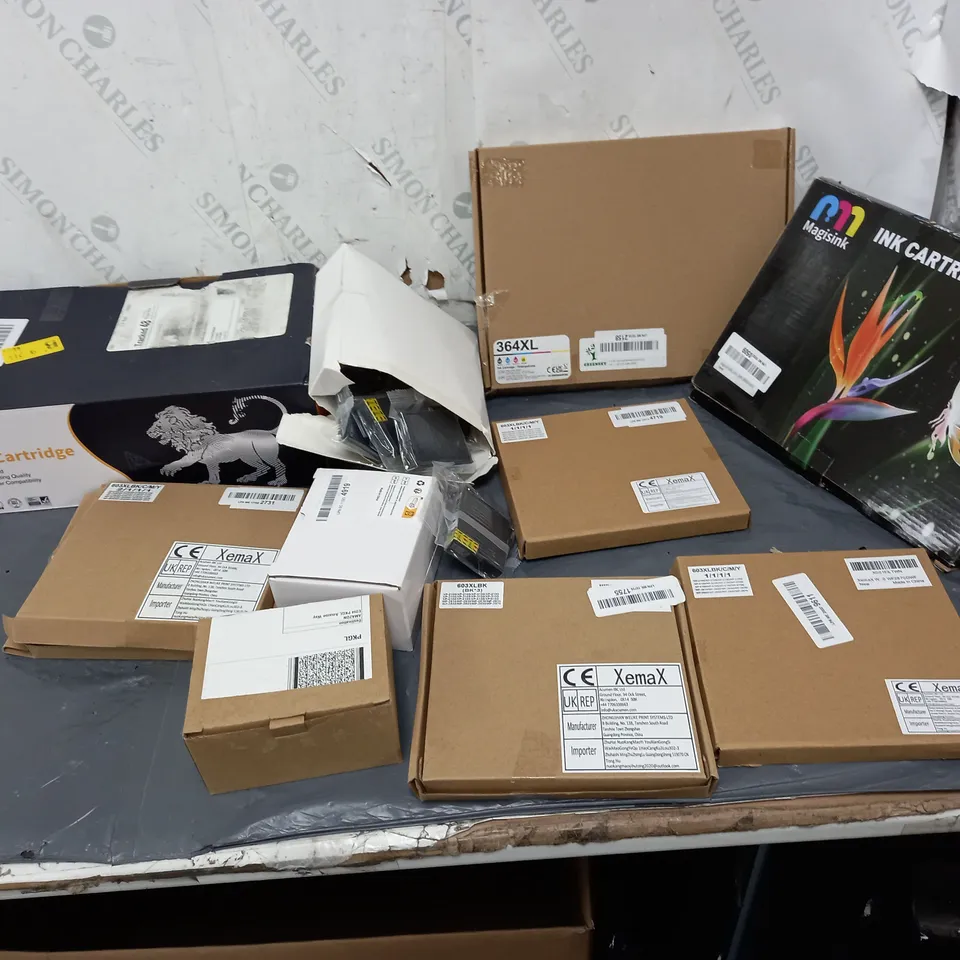 LARGE BOX OF ASSORTED HOUSEHOLD GOODS TO INCLUDE CODDING CRITTERS, WHEELCHAIR STORAGE BAG, ELECTRONIC SALT & PEPPER MILL SET, AND PRINTER INK ETC. 
