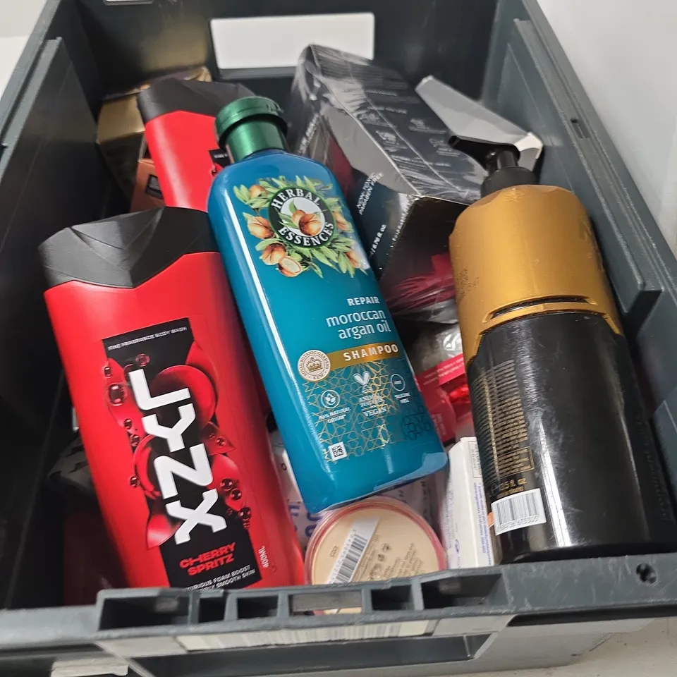 APPROXIMATELY 20 ASSORTED COSMETIC ITEMS INCLUDING BLACK HAIR DYE , HERBAL ESSENCES SHAMPOO AMD ELF REFRESHING ALOE WATER 