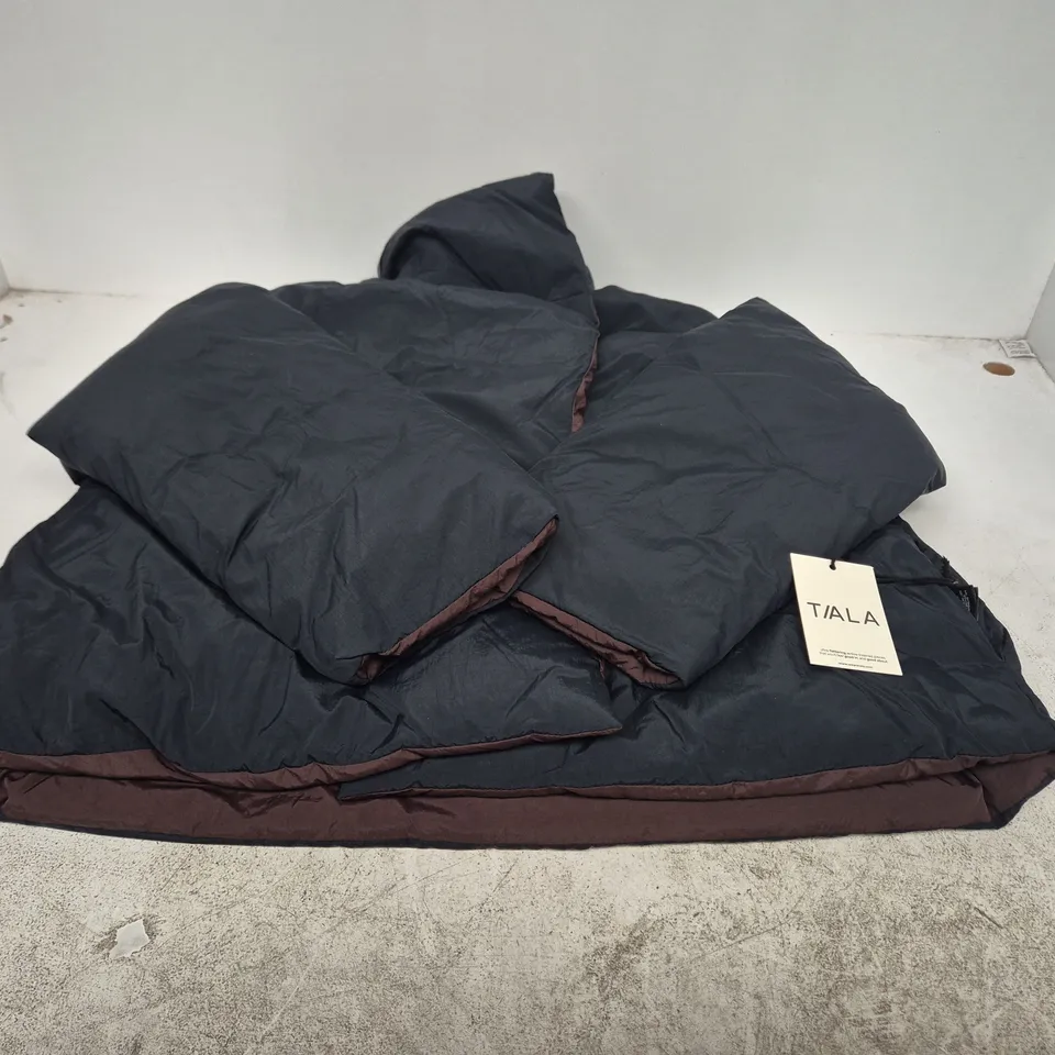 TALA REVERSIBLE WRAP PUFFER JACKET – BLACK / AMERICANO, LARGE