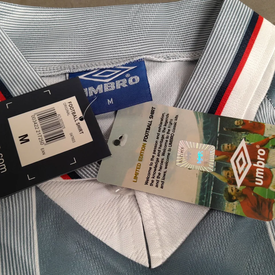UMBRO ENGLAND FOOTBALL SHIRT - M