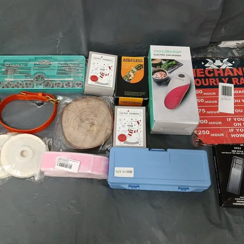 APPROXIMATELY 12 ASSORTED ITEMS TO INCLUDE - TAP AND DIE SET, ELECTRICAL CAN OPENER, AND FLASHLIGHTS ETC. 