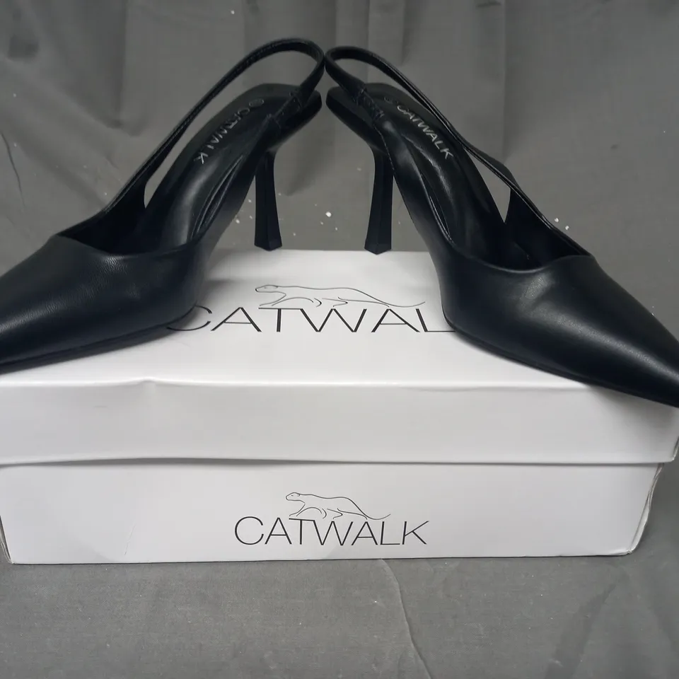 BOXED PAIR OF CATWALK CLOSED POINTED TOE HEELED SHOES IN BLACK UK SIZE 4