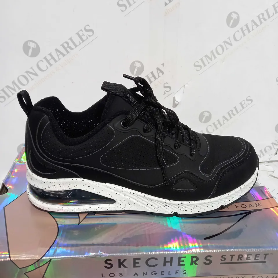 SKETCHERS STREETS UNO 2 TRAINER BLACK SIZE 6 - BOXED