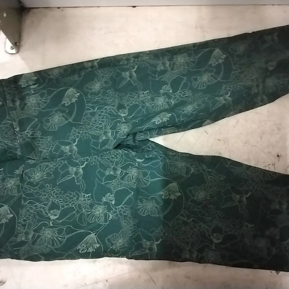 BOX CONTAINING DR MAX LEGGINGS SIZE 14 , 16 PCS 