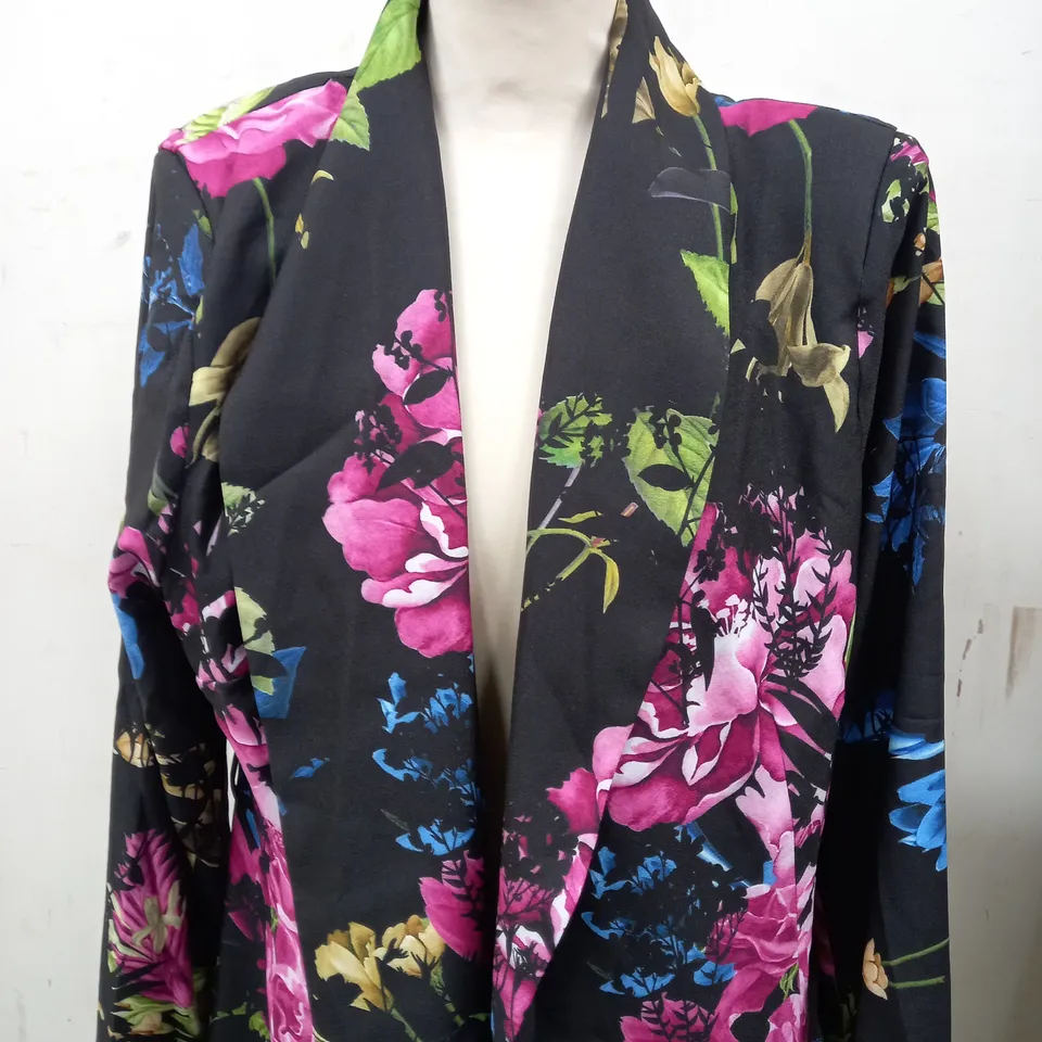FOREVER UNIQUE BELTED BLAZER IN FLORAL DESIGN - UK 18