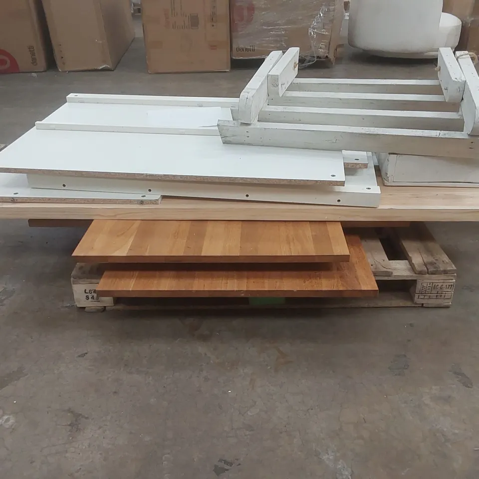 PALLET CONTAINING A LARGE QUANTITY OF ASSORTED RESTAURANT FURNITURE PARTS