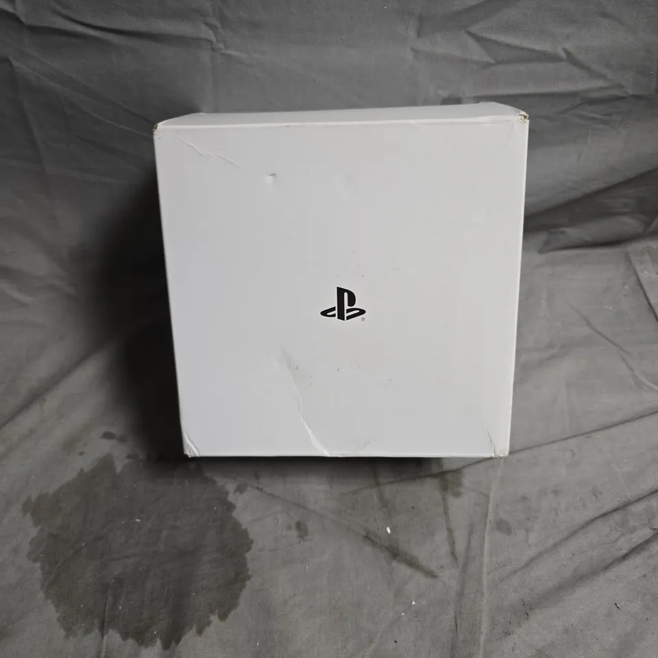 SONY PLAYSTATION 5 DUALSENSE WIRELESS CONTROLLER WITH ACCESSORIES – WHITE