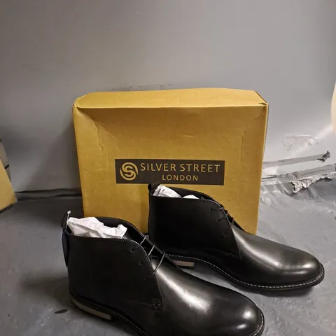 BOXED PAIR OF SILVER STREET LONDON LUDGATE LEATHER BOOTS BLACK UK 9