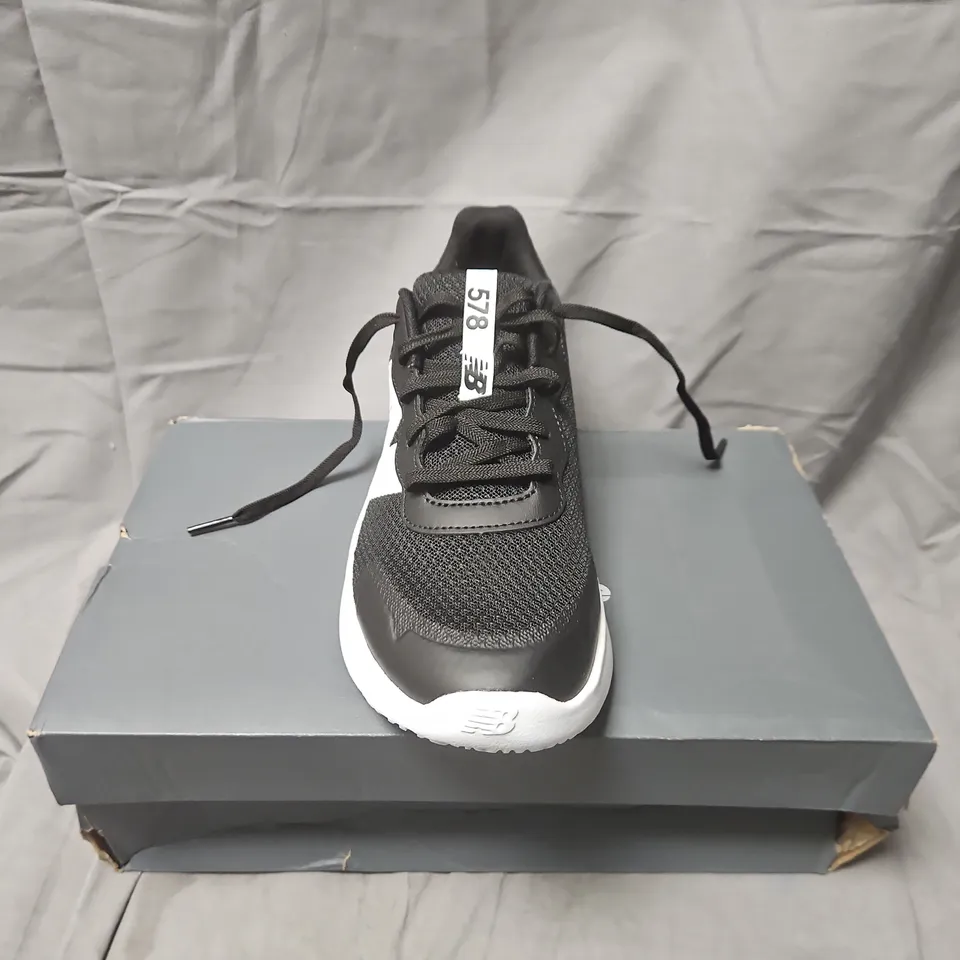 BOXED NEW BALANCE GK578BK BLACK TRAINERS – UK 4 (US 4.5)