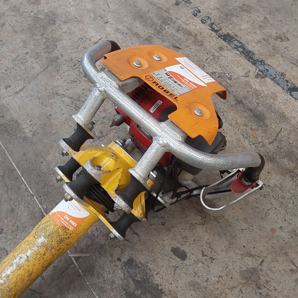 ROBEL 62.05 2 STROKE VERTICAL TAMPER - RAILWAY MAINTENANCE TOOL