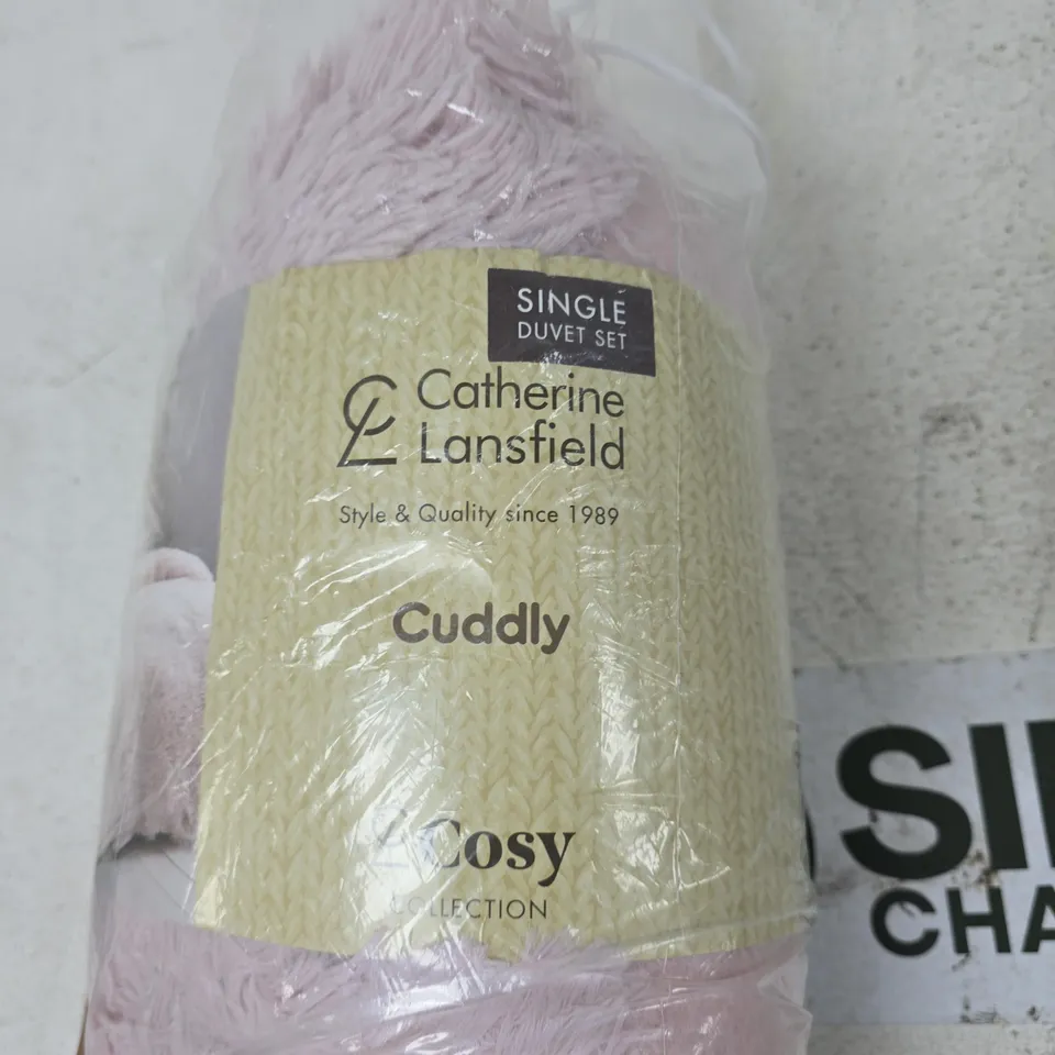 CATHERINE LANSFIELD SINGLE DUVET SET – CUDDLY COSY COLLECTION (PINK)