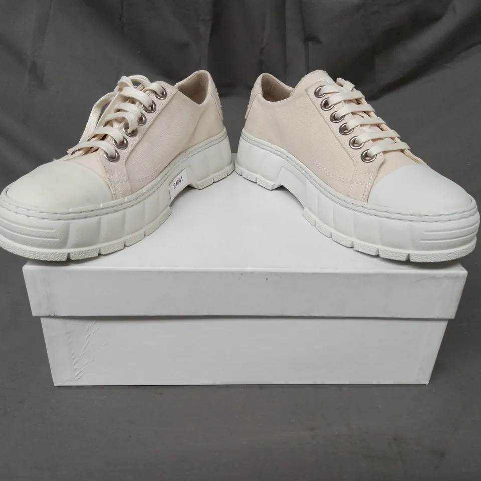 BOXED PAIR OF VIRON PLATFORM LADIES CANVAS SHOES IN CREAM EU SIZE 37