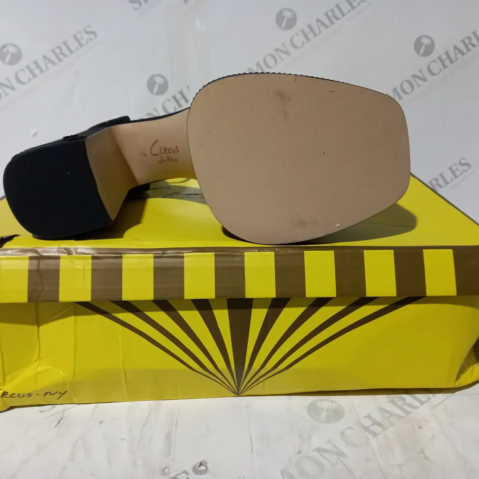 BOXED PAIR OF CIRCUS BAILEY JEWEL CLOSED TOE BLOCK HIGH HEEL SHOES IN BLACK UK SIZE 6.5