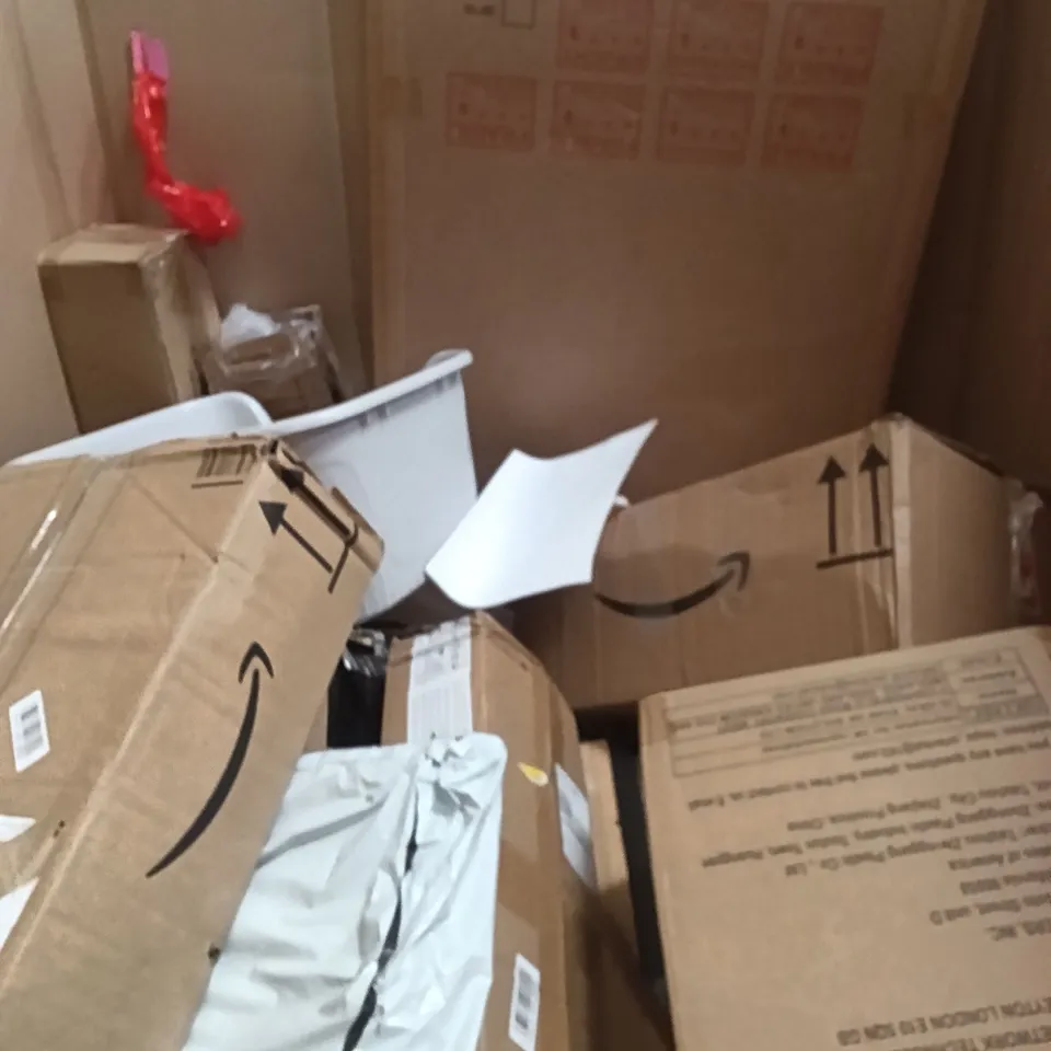 PALLET OF ASSORTED ITEMS INCLUDING - HANDHELD GARMENT STEAMER, MODULAR STORAGE ORGANIZER
