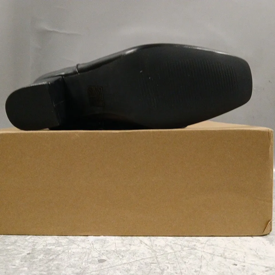 BOXED PAIR OF WHERE'S THAT FROM BLOCK HEEL KNEE-HIGH BOOTS IN BLACK SIZE UK 7