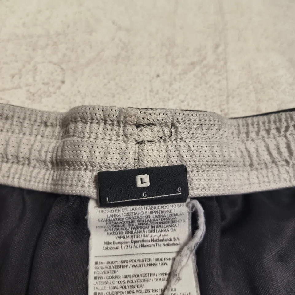 NIKE LARGE BLACK SHORTS WITH DRAWSTRING