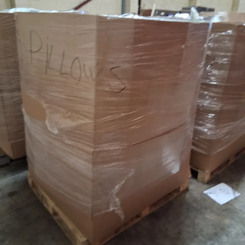 PALLET CONSISTING OF A LARGE QUANTITY OF ASSORTED PILLOWS AND SOFT FURNISHINGS