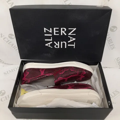 NATURALIZER PINK SNAKE PRINT SHOES SIZE 5.5