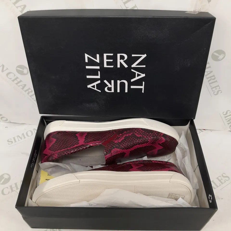 NATURALIZER PINK SNAKE PRINT SHOES SIZE 5.5