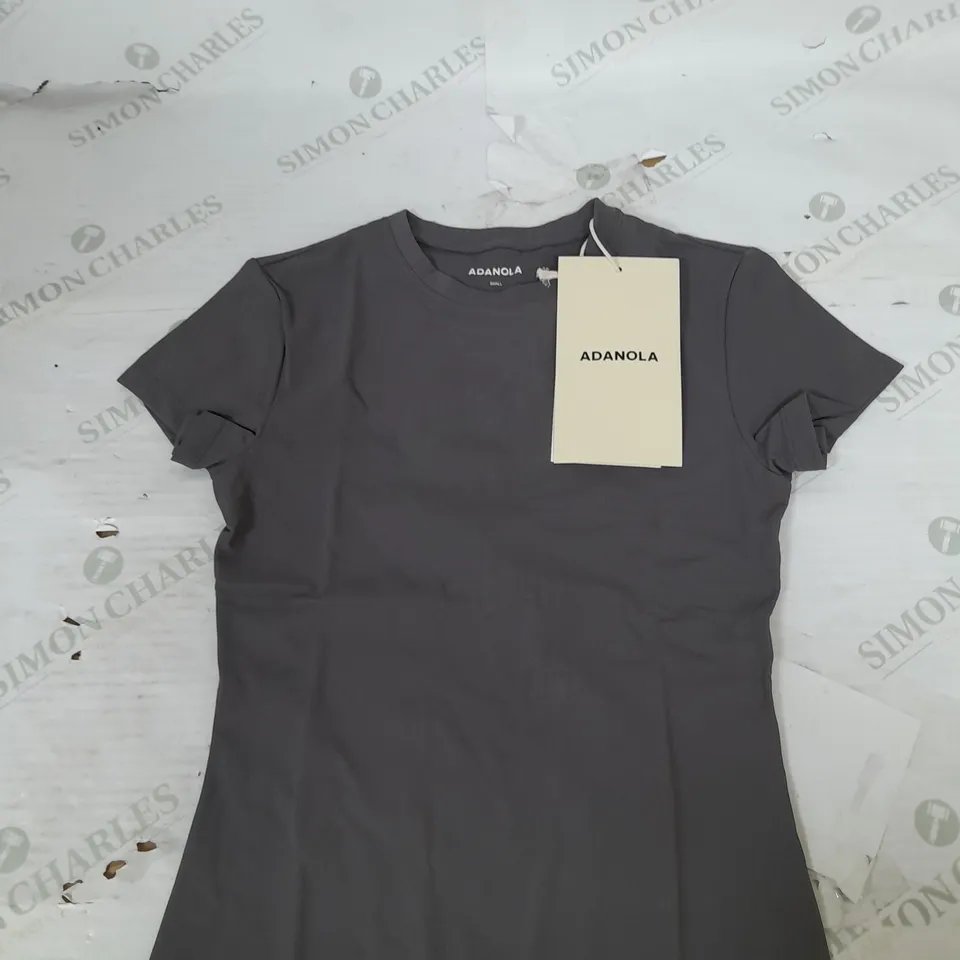 ADANOLA ULTIMATE SHORT SLEEVE LONGLINE TOP IN DARK GREY SIZE S