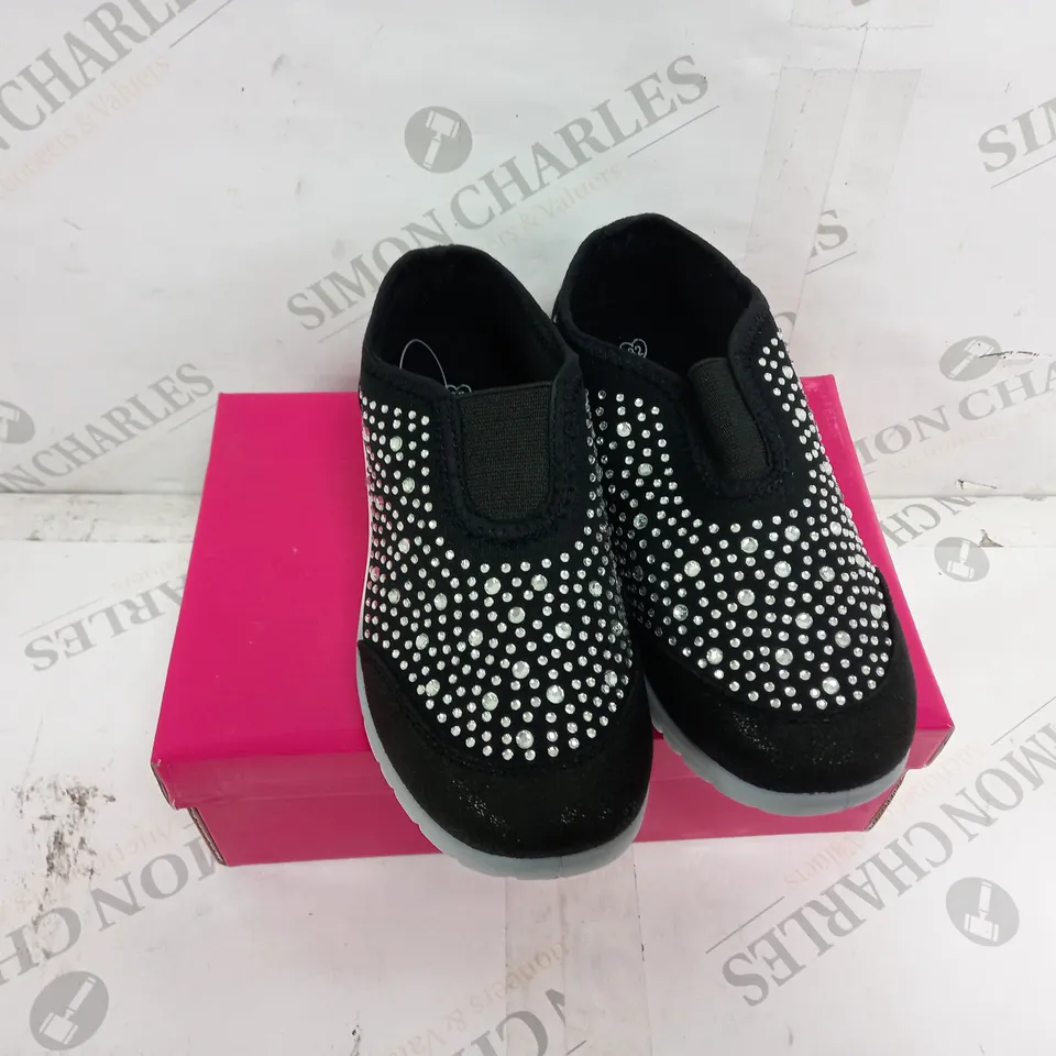 APPROXIMATELY 16 BOXED PAIRS OF LOU LOU SHOES BY SUMMER KIDS SLIP ON TRAINERS IN BLACK VARIOUS SIZE TO INCLUDE 27, 28, 32, 33 