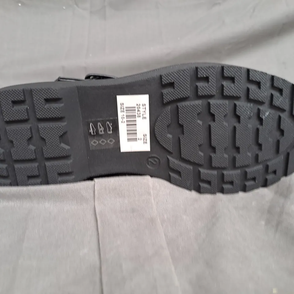 BOX OF APPROXIMATLY 10 BLACK LILLEY SHOE IN VARIOUS SIZES 