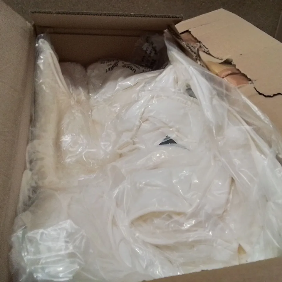 BOXED BRAND NEW APPROXIMATELY 7 JD WILLIAMS BORG GILLET CREAM SIZE 28