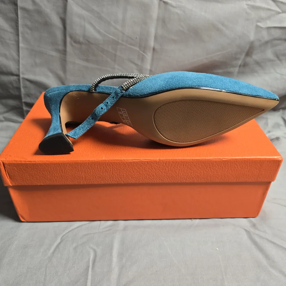 BOXED PAIR OF GRACE EVERY STEP POINTED SHOES - UK SIZE 36