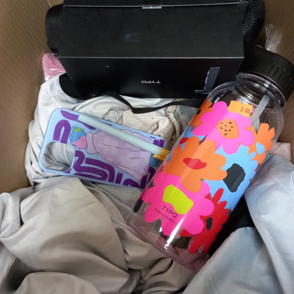 BOX OF APPROXIMATELY 15 ASSORTED ITEMS TO INCLUDE MARKERS, BOTTLE, PEN ETC