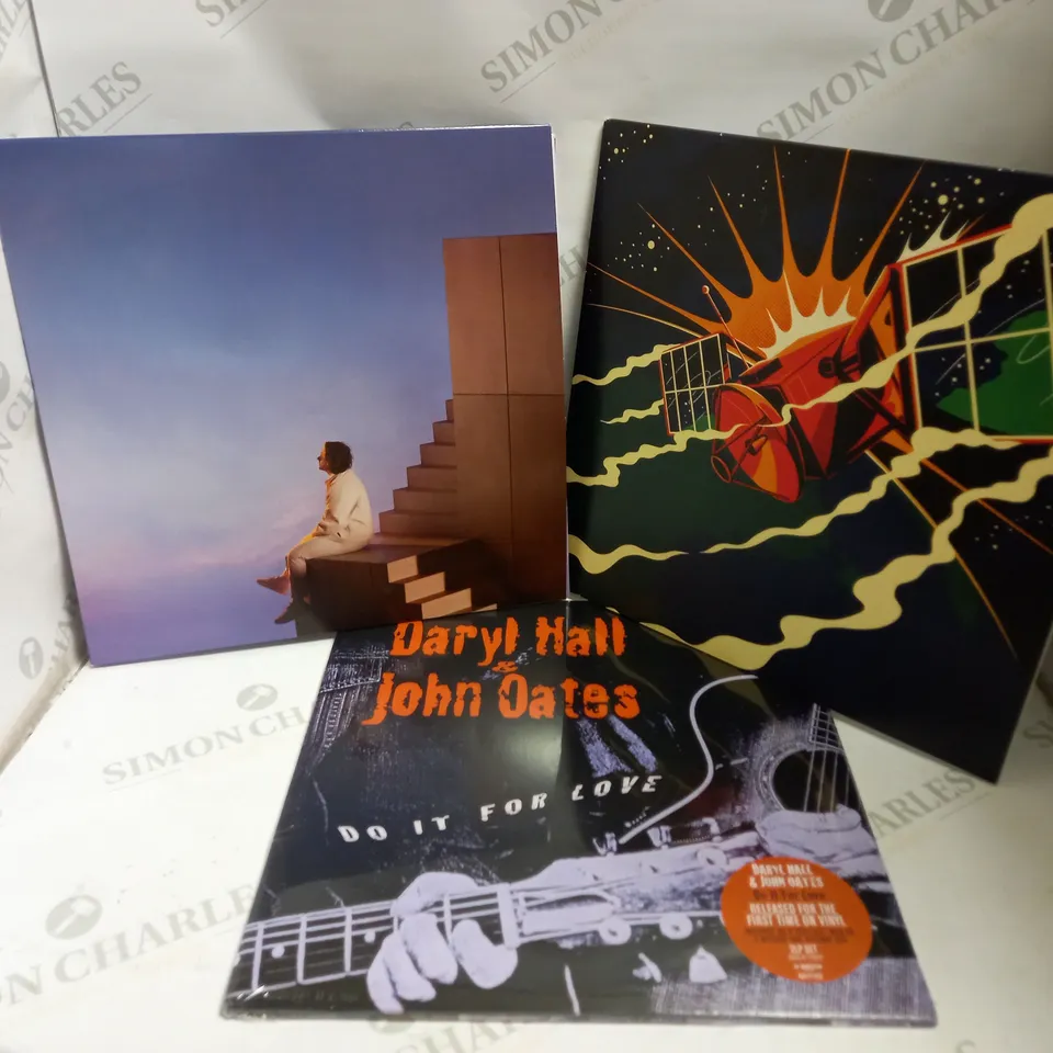 LOT OF 10 ASSORTED VINYL RECORDS, TO INCLUDE DARYL HILL & JOHN OATES DO IT FOR LOVE, SOLAR SUITE SLINGSHOT, LEWIS CAPALDI BROKEN BY DESIRE TO BE HEAVENLY SENT, ETC