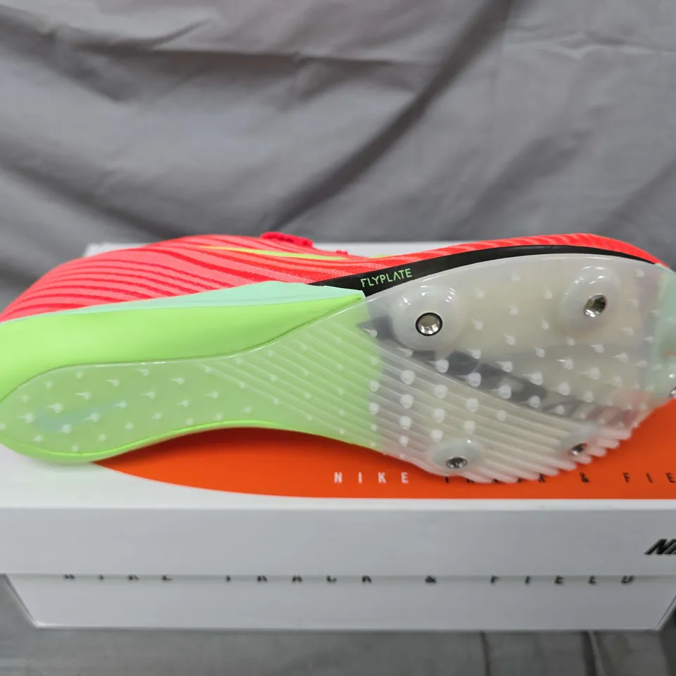 BOXED PAIR OF NIKE AIR ZOOM MAXFLY 2 IN ORANGE - UK 7