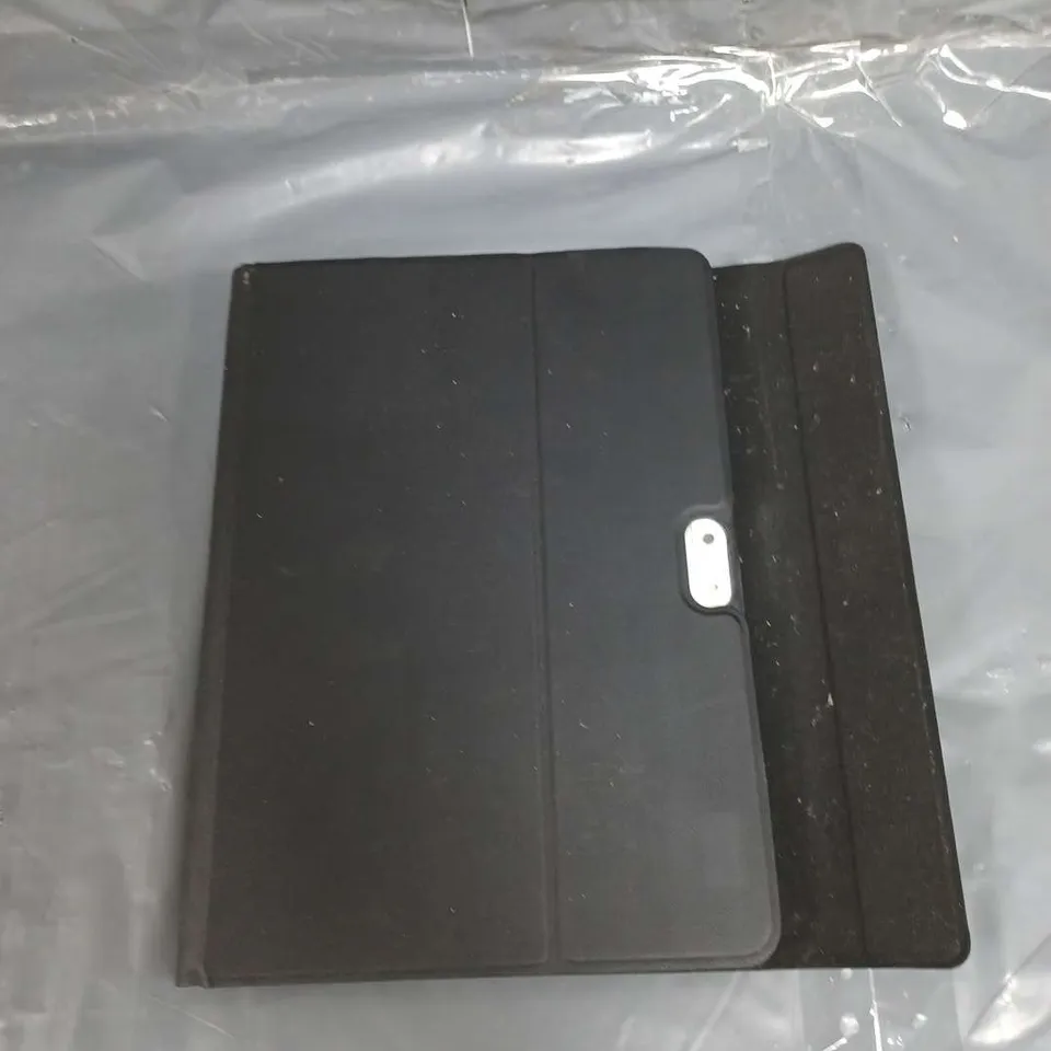 UNBOXED 8.5" WHITE TABLET WITH FOLDING CASE 