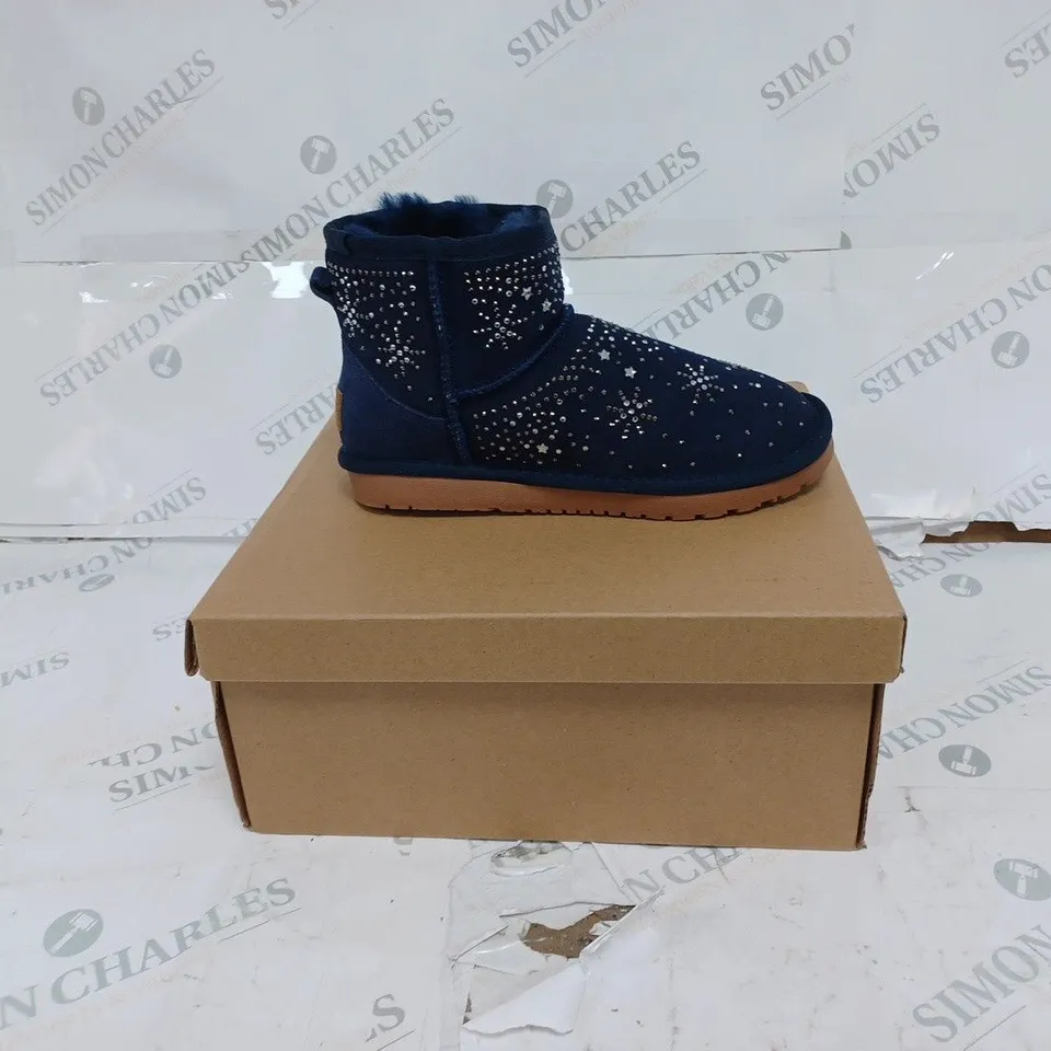 BOXED BONOVA HANDMADE NAVY STAR DETAIL BOOTS- EUR 37