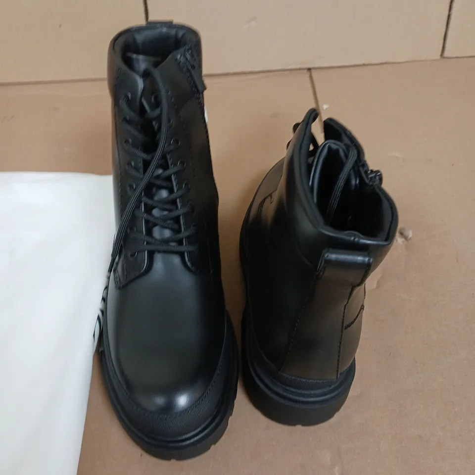 PAIR OF ZARA BLACK SIDE ZIP BOOTS - UK 8