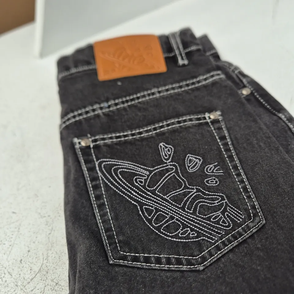 DENIM JEANS – DARK WASH WITH CONTRAST STITCHING AND BACK-POCKET EMBROIDERY, SIZE S