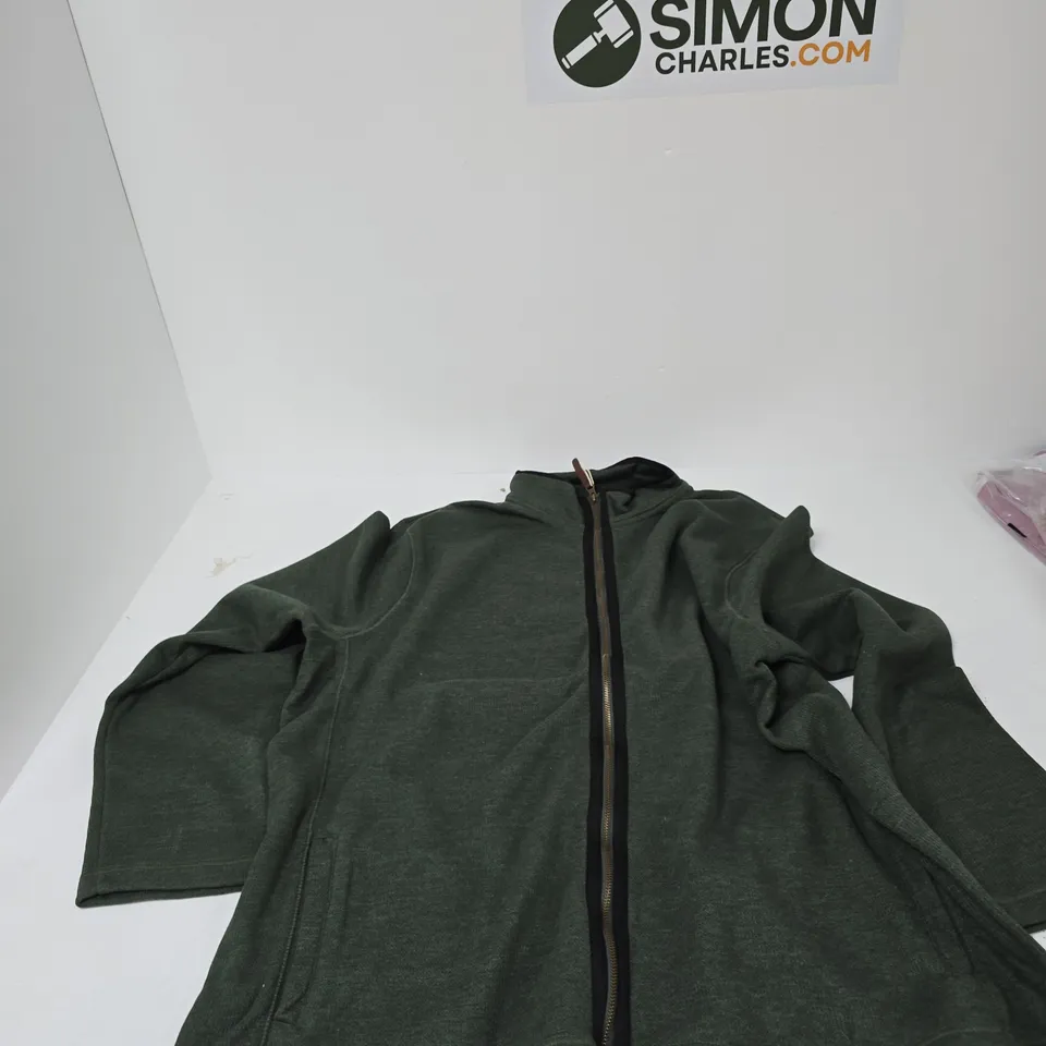 BOX OF APPROXIMATELY 25 ASSORTED ITEMS TO INCLUDE: ARCTIC STORM FLEECE