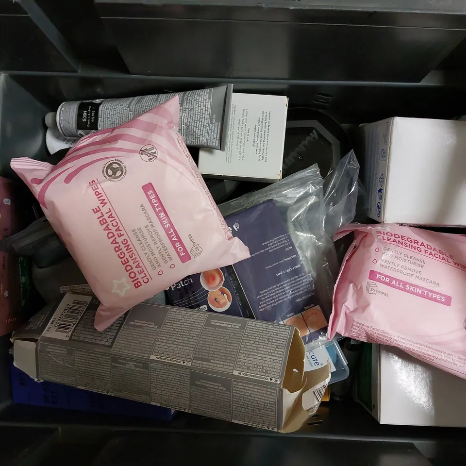 BOX OF APPROX 15 COSMETIC ITEMS TO INCLUDE OLBAS BATH, FROZEN BRUSH AND BIODEGRADEABLE WIPES