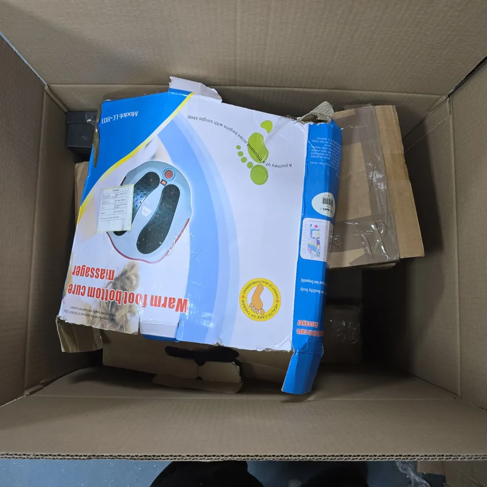 LARGE QUANTITY OF ASSORTED ITEMS TO INCLUDE GOLD TREE ORNAMENT, FOOT MASSAGER, COLLAPSIBLE WAKING STICK ETC - COLLECTION ONLY