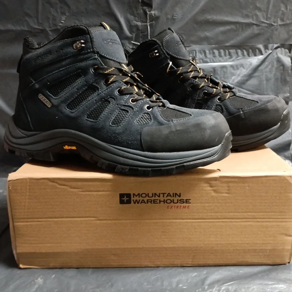 BOXED PAIR OF MOUNTAIN WAREHOUSE VERTEX EXTREME VIBRAM WATERPROOF ANKLE BOOTS IN GREY SIZE UK 11