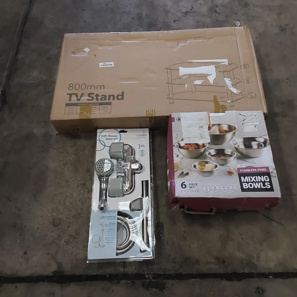 PALLET CONTAINING HOUSEHOLD AND CONSUMER PRODUCTS. INCLUDES MIXING BOWLS, TV STAND, BATH SHOWER MIXER SET, TRAVEL CASE ETC 