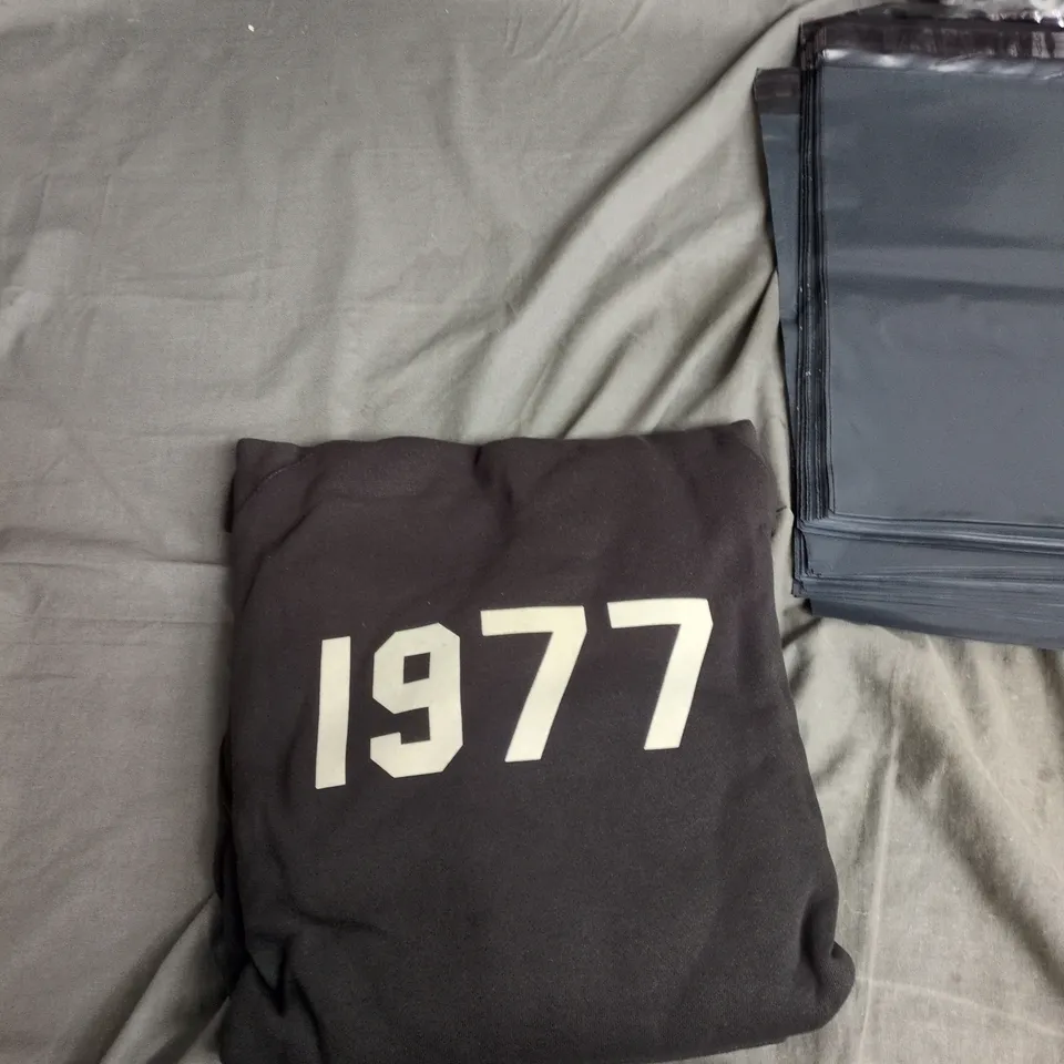 ESSENTIALS HOODIE – BLACK, SIZE M 