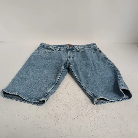 TOMMY JEANS RONNIE SHORT DENIM SHORTS – UK 31