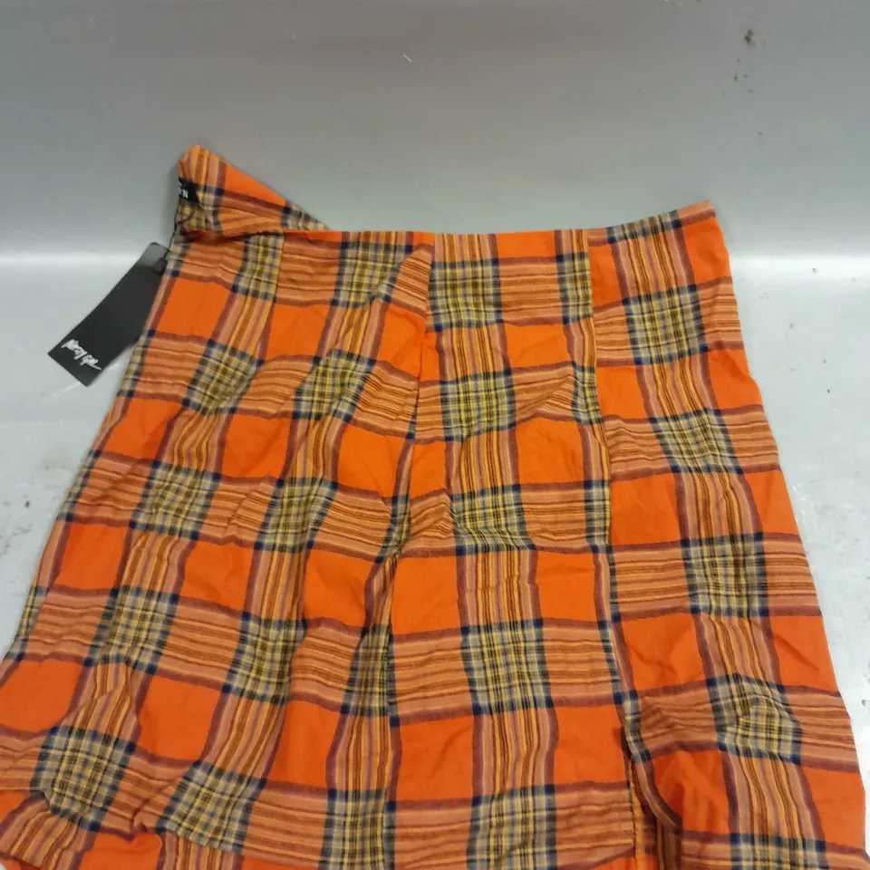 APPROXIMATELY 15 ASSORTED CLOTHING PRODUCTS IN VARIOUS STYLES & SIZES	
