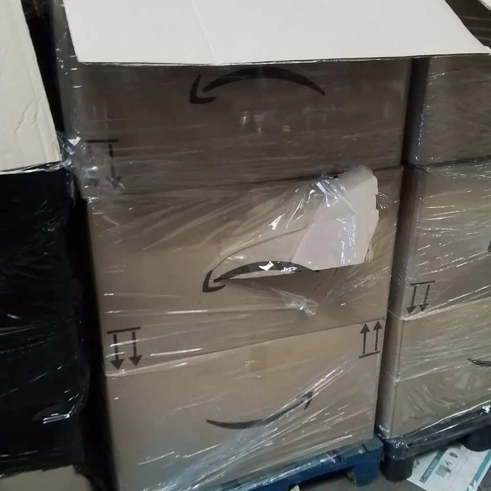 PALLET CONTAINING A LARGE QUANTITY OF TABLET CASES AND SCREEN PROTECTORS 
