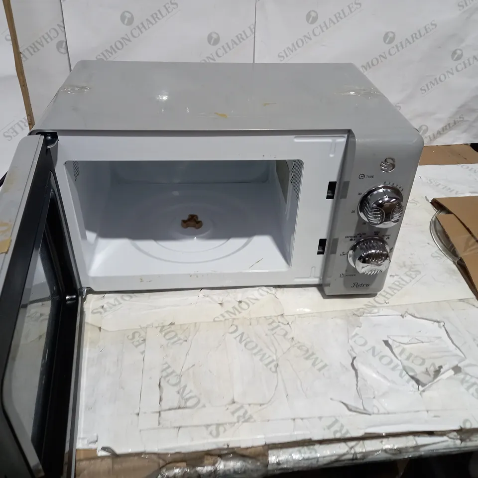 SWAN SM22130GRN RETRO MANUAL MICROWAVE, 800 W, GREY