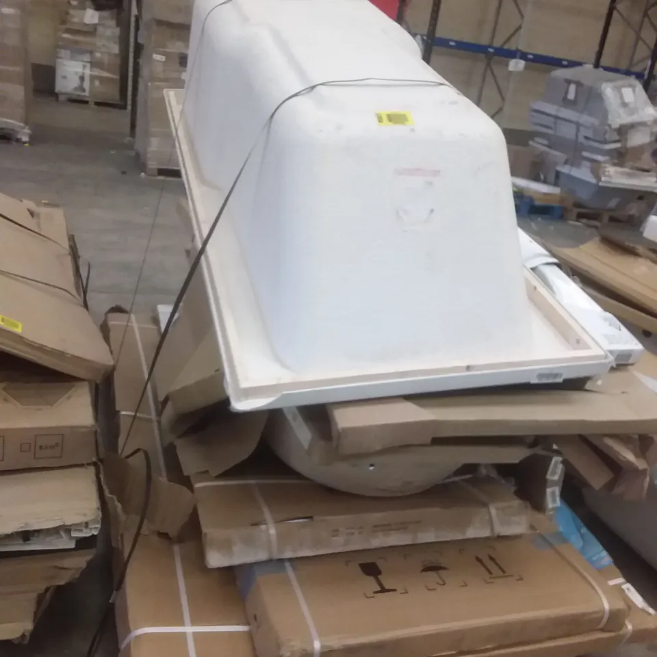 PALLET OF ASSORTED BATHS & BATHROOM PARTS 