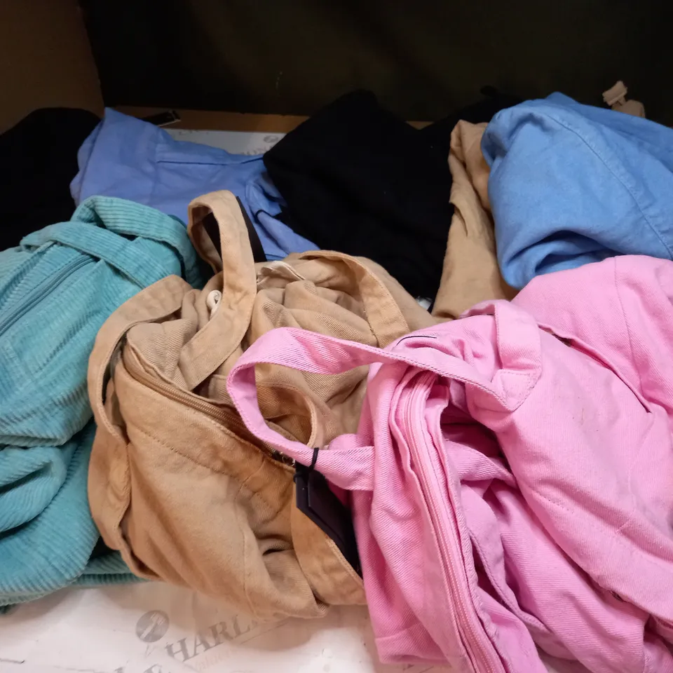 MEDIUM BOX OF 10 ASSORTED TOTE BAGS 