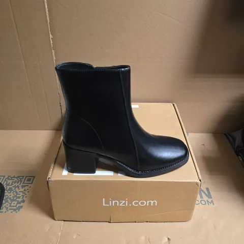 LINZI WANDER BLACK PU LEATHER ANKLE BOOTS – UK 6